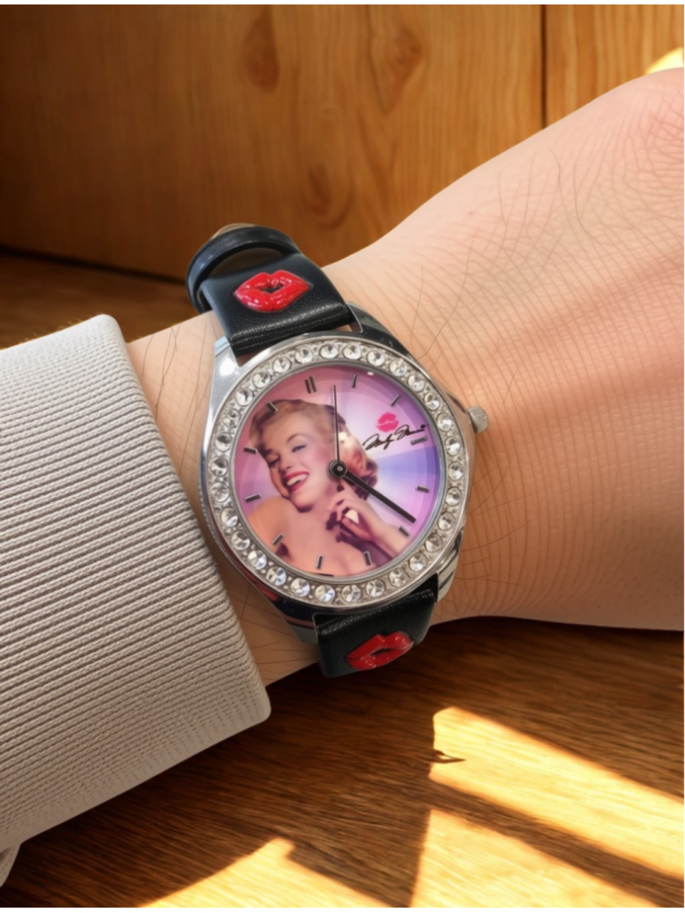 Marilyn Monroe Women's Quartz Watch Black Faux Leather Red Lips Rhinestone Bezel